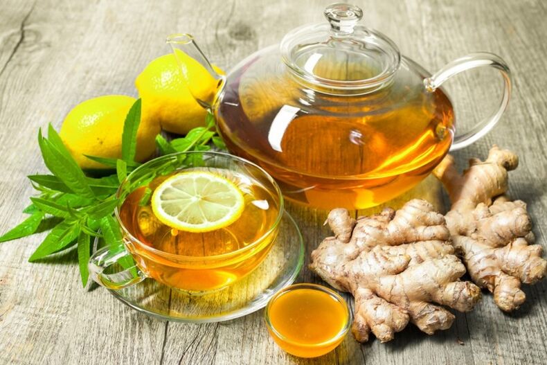 Thee met citroen en gember helpt om het metabolisme van een man op orde te brengen